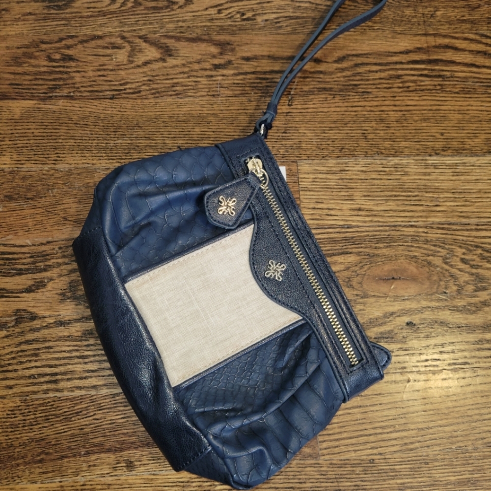 Simply Vera Wristlet